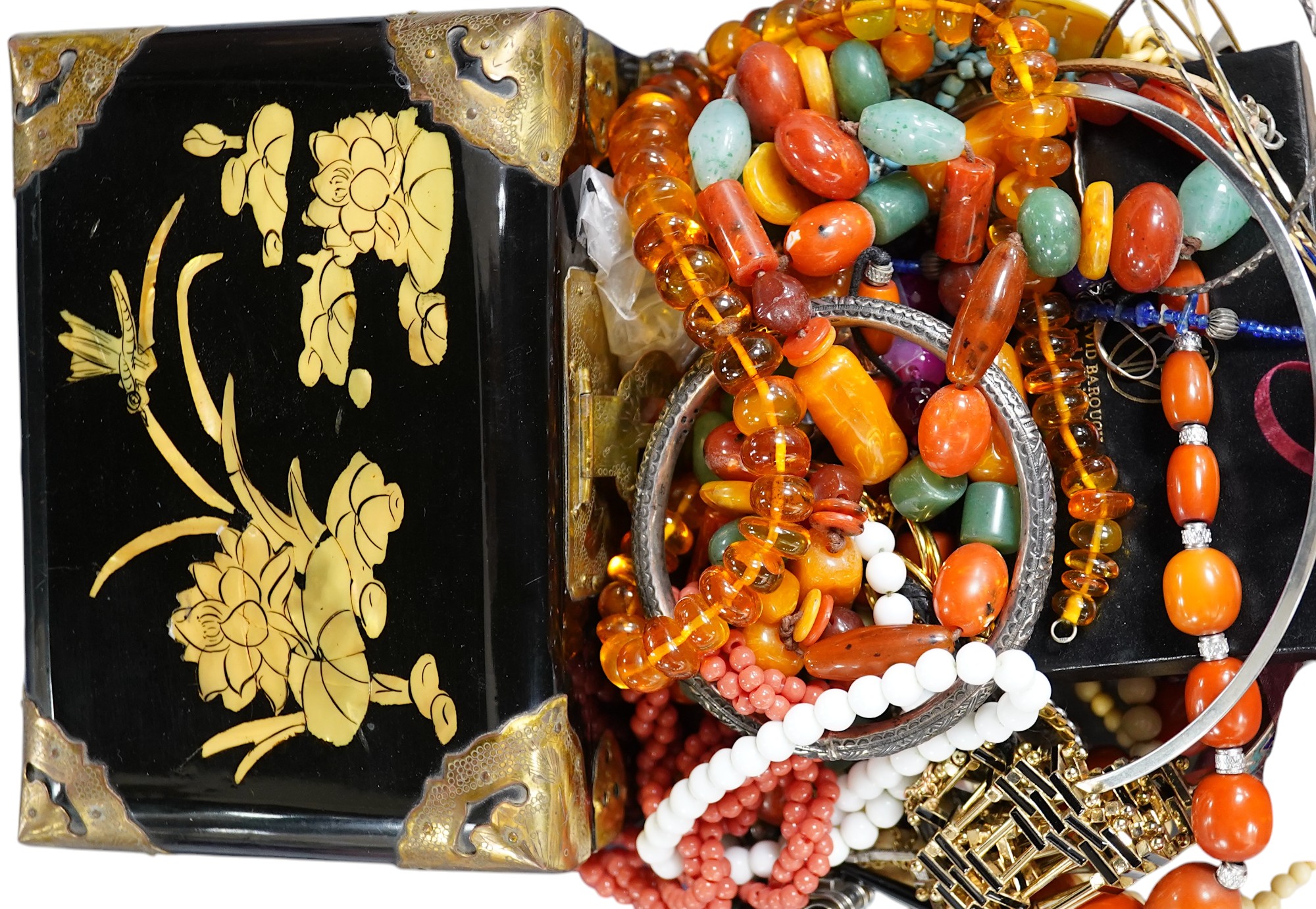 A quantity of assorted jewellery and other items including costume, amber necklace, silver ring, 925 cross pendant, lacquer box, etc. Condition - fair